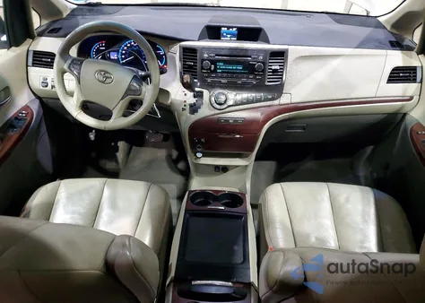 2011 Toyota Sienna Xle z USA, uszkodzony, nr VIN 5TDDK3DC0BS010738